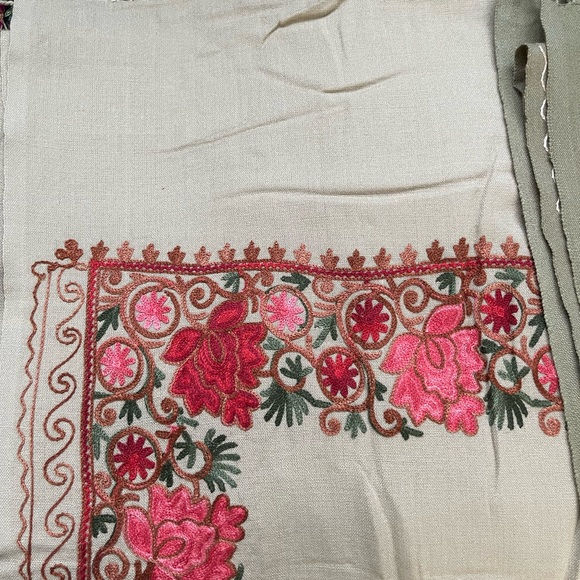 Indian clothing keep you warm during winter and you can wear  with a dress - Picture 7 of 7